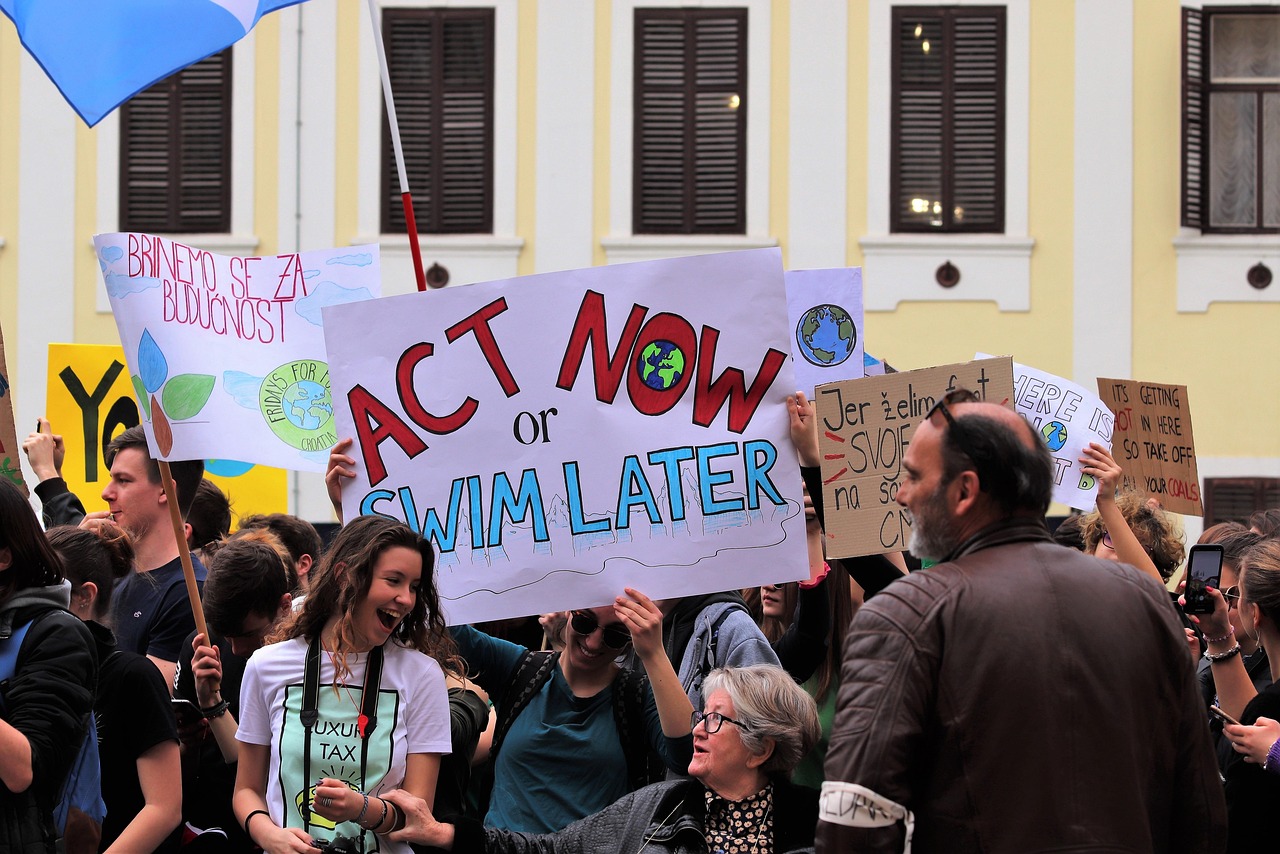 découvrez des initiatives et solutions concrètes pour lutter contre le changement climatique et préserver notre planète pour les générations futures.