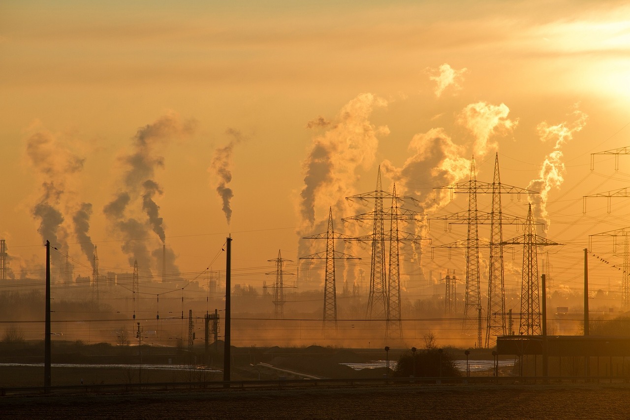 découvrez l'impact environnemental du transport et les solutions pour réduire les émissions de gaz à effet de serre et préserver notre planète.