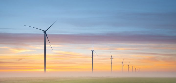 découvrez l'énergie éolienne, une source d'énergie renouvelable propre et durable, qui transforme la puissance du vent en électricité. explorez ses avantages, son impact sur l'environnement et son rôle croissant dans la lutte contre le changement climatique.