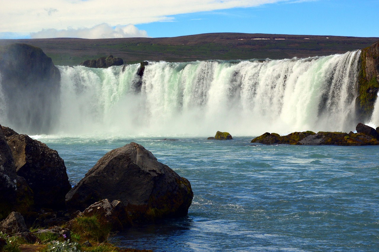 découvrez l'hydroélectricité, une source d'énergie renouvelable et durable qui utilise la force de l'eau pour produire de l'électricité. explorez ses avantages, son fonctionnement et son impact sur l'environnement.