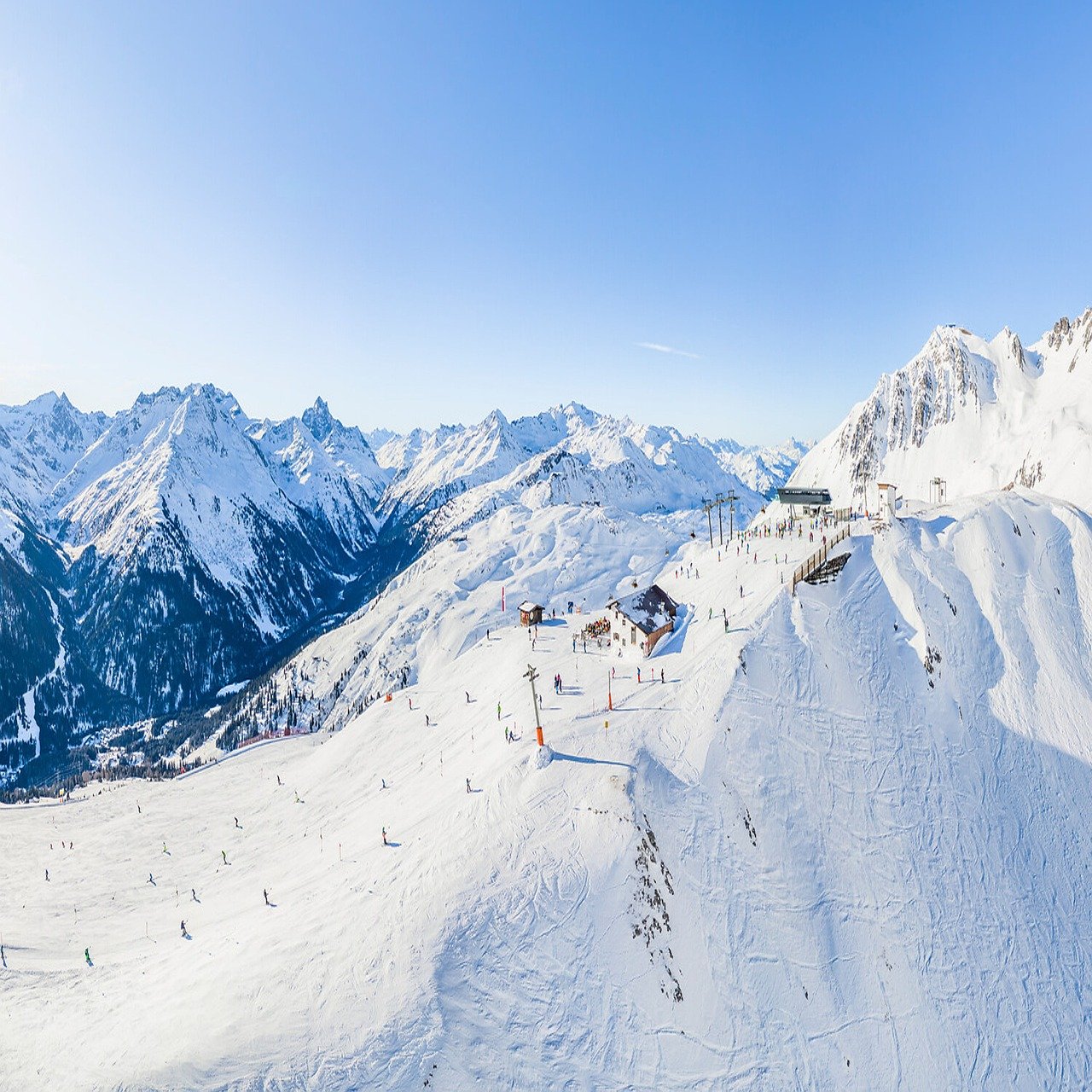 découvrez le monde fascinant du ski alpin, où vitesse et sensations fortes se rencontrent sur des pistes enneigées. que vous soyez débutant ou expert, profitez des meilleures astuces, des équipements indispensables et des destinations incontournables pour vivre une expérience inoubliable sur les sommets.