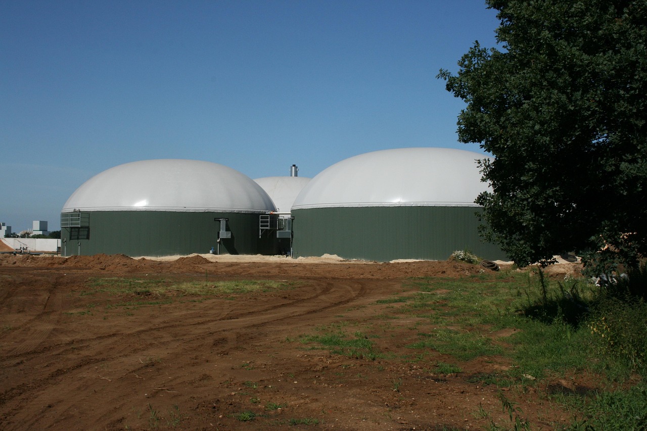 découvrez le biogaz, une source d'énergie renouvelable et durable, produite à partir de la décomposition des matières organiques. explorez ses avantages écologiques, son processus de production et son utilisation croissante pour contribuer à la transition énergétique.