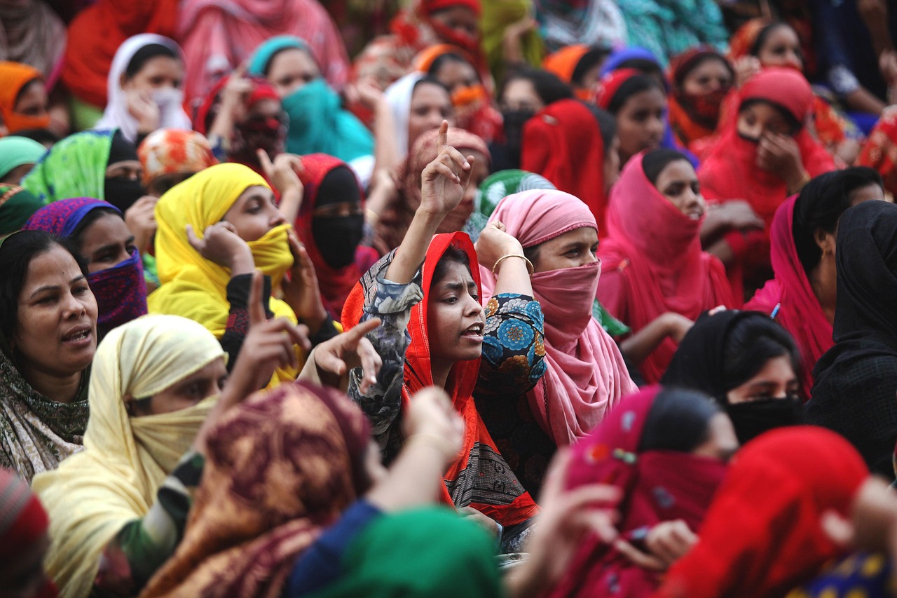 découvrez l'économie solidaire : un modèle économique qui place l'humain, la coopération et la solidarité au cœur de ses actions pour un développement durable et équitable.