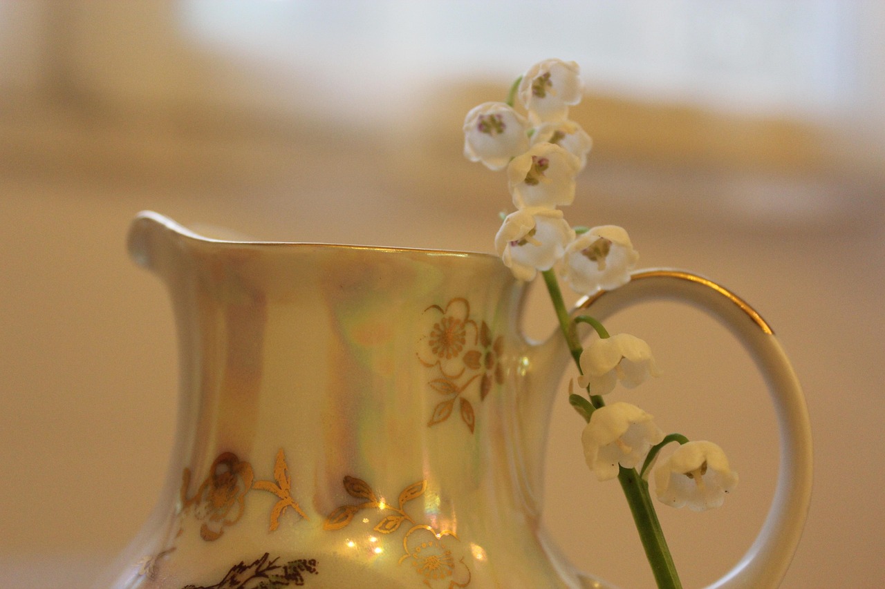 d&eacute;couvrez la d&eacute;licatesse du muguet, symbole de bonheur et de renouveau, avec ses petites clochettes blanches au parfum envo&ucirc;tant.